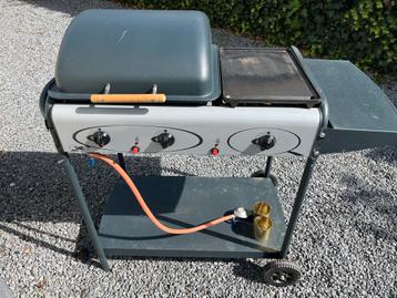 Gasbarbecue met 2 branders en grilplaat beschikbaar voor biedingen