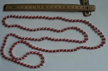 s003) ketting roze kunststof   beschikbaar voor biedingen