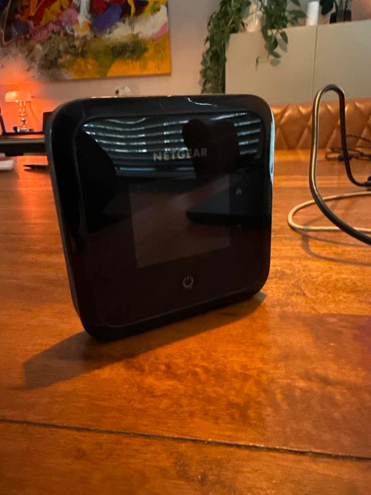 Netgear MR5200 Mobiele Router, Computers en Software, Routers en Modems, Zo goed als nieuw, Router met modem, Ophalen of Verzenden