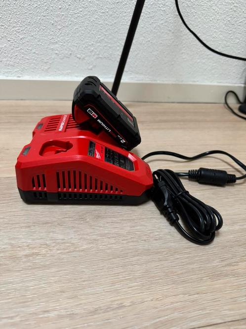 Milwaukee oplader met batterijen nieuw, Doe-het-zelf en Verbouw, Gereedschap | Overige machines, Nieuw, Ophalen of Verzenden
