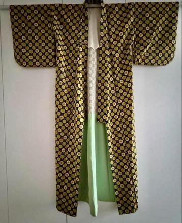 Traditionele Japanse mannen kimono beschikbaar voor biedingen