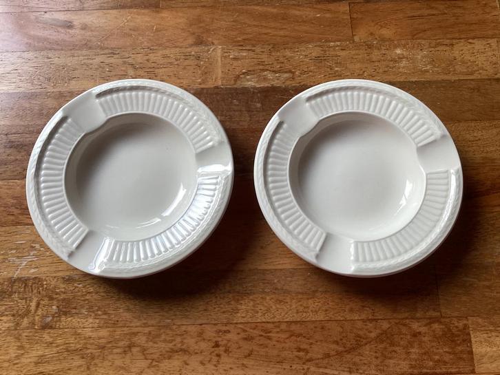 Edme Wedgwood, twee kleine asbakjes, Verzamelen, Porselein, Kristal en Bestek, Gebruikt, Overige typen, Overige materialen, Ophalen of Verzenden