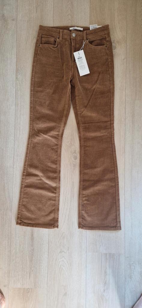 Flared rib corduroy broek bruin merk Only maat 38.32 NIEUW!!, Kleding | Dames, Broeken en Pantalons, Nieuw, Maat 38/40 (M), Bruin