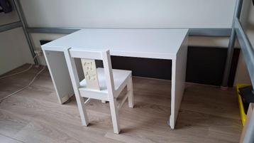 Ikea Kritter bureau en stoeltje beschikbaar voor biedingen