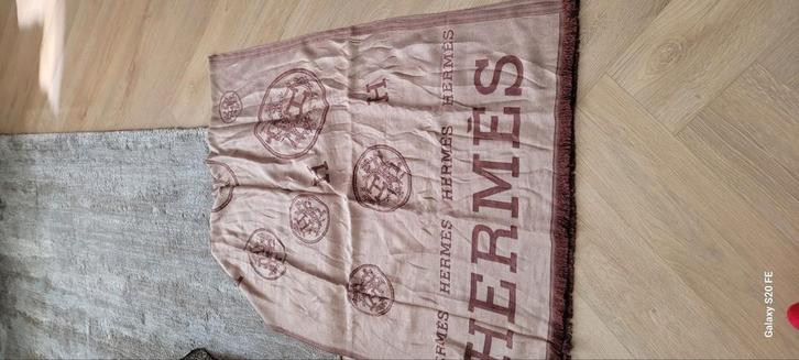 Hermes sjaal, Kleding | Dames, Mutsen, Sjaals en Handschoenen, Zo goed als nieuw, Sjaal, Maat 46/48 (XL) of groter, Ophalen of Verzenden