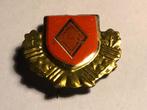 Metalen RENAULT AUTOMERK Speld (Rood/Goudkleur)., Verzenden, Zo goed als nieuw, Transport, Speldje of Pin