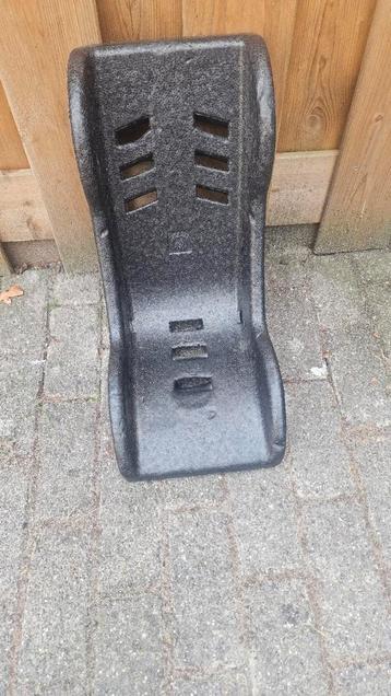 Kunststof Stoel Zwart met Gaten voor bakfiets beschikbaar voor biedingen