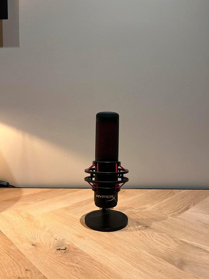 HyperX Quadcast Microfoon - Nog 1 jaar garantie!, Muziek en Instrumenten, Microfoons, Zo goed als nieuw, Studiomicrofoon, Ophalen