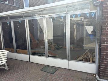 Serre wit beschikbaar voor biedingen