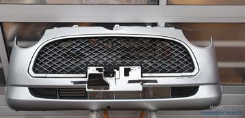 Voorbumper met grille Daihatsu Trevis S28 Zilver metallic bu beschikbaar voor biedingen