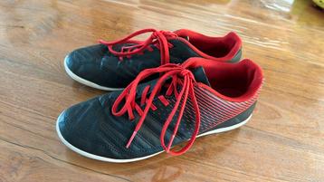 Voetbalschoenen 37 beschikbaar voor biedingen