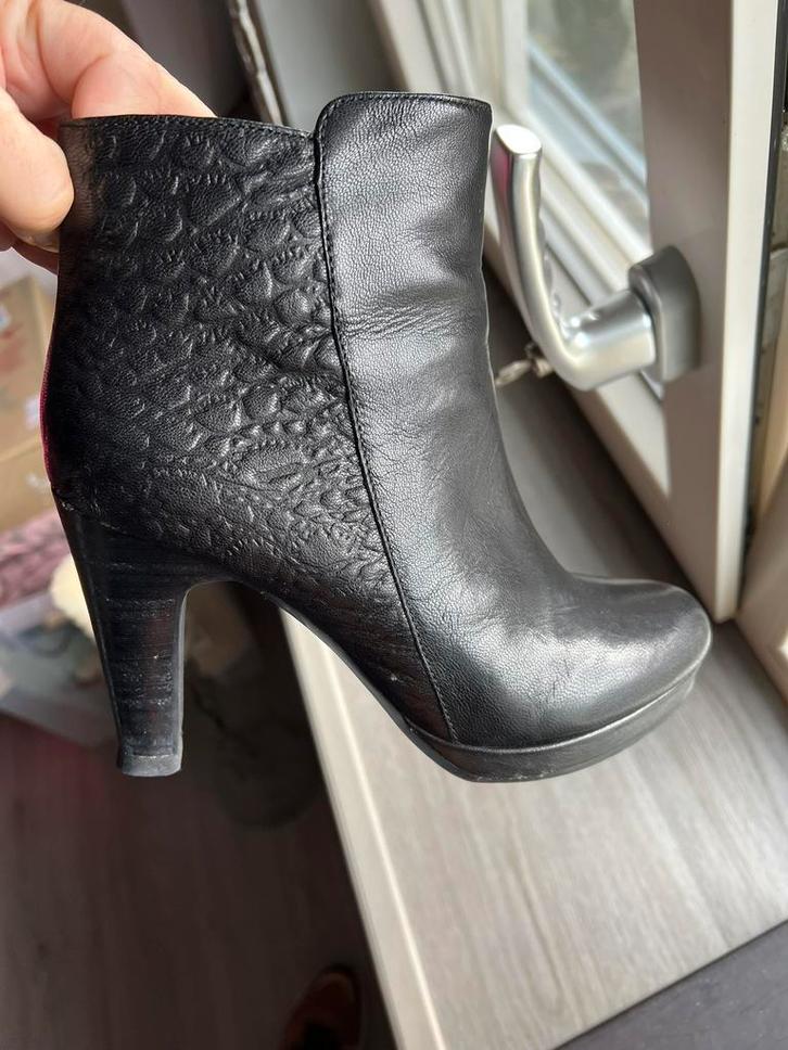 Een paar zwarte leren enkellaarsjes maat 36, Kleding | Dames, Schoenen, Zo goed als nieuw, Zwart, Ophalen of Verzenden