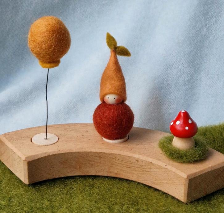 Vrije School Seizoenstafel Jaarring steker herfst paddestoel, Hobby en Vrije tijd, Vilt, Nieuw, Figuurtje(s), Wolvilt, Verzenden