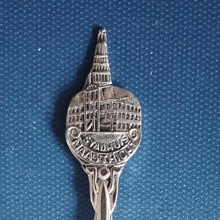 verzilverd lepeltje Stadhuis Maastricht, Antiek en Kunst, Antiek | Bestek, Ophalen of Verzenden