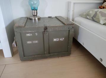 Vintage Militaire Munitiekist van hout (circa 67 x 54 x 55)  beschikbaar voor biedingen