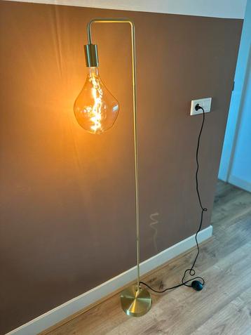 Moderne gouden vloerlamp(en) beschikbaar voor biedingen
