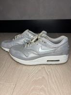 Nike Air Max 1 Cut Out Wolf Grey, Ophalen of Verzenden, Zo goed als nieuw, Grijs, Sneakers of Gympen