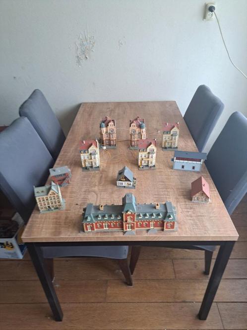 11 gebouwen voor H0, Hobby en Vrije tijd, Modeltreinen | H0, Gebruikt, Brug, Tunnel of Gebouw, Gelijkstroom of Wisselstroom, Overige merken