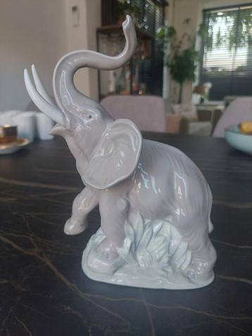Nao by Lladro olifant  beschikbaar voor biedingen