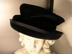 Donkerblauwe suede dames hoed, 56 of 57 cm (M, 7 of 7⅛ inch), Hoed, Ophalen of Verzenden, Zo goed als nieuw