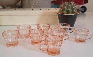 Frans, roze persglas, borrelglaasjes beschikbaar voor biedingen