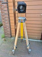 Industriële theaterlamp op landmeterstatief, Ophalen, Zo goed als nieuw