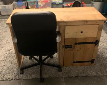 Steigerhouten bureau incl bureaustoel beschikbaar voor biedingen