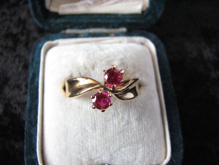 Mooie Goud Doublé Ring met 2 robijntjes, Sieraden, Tassen en Uiterlijk, Antieke sieraden, Ring, Overige materialen, Verguld, Verzenden