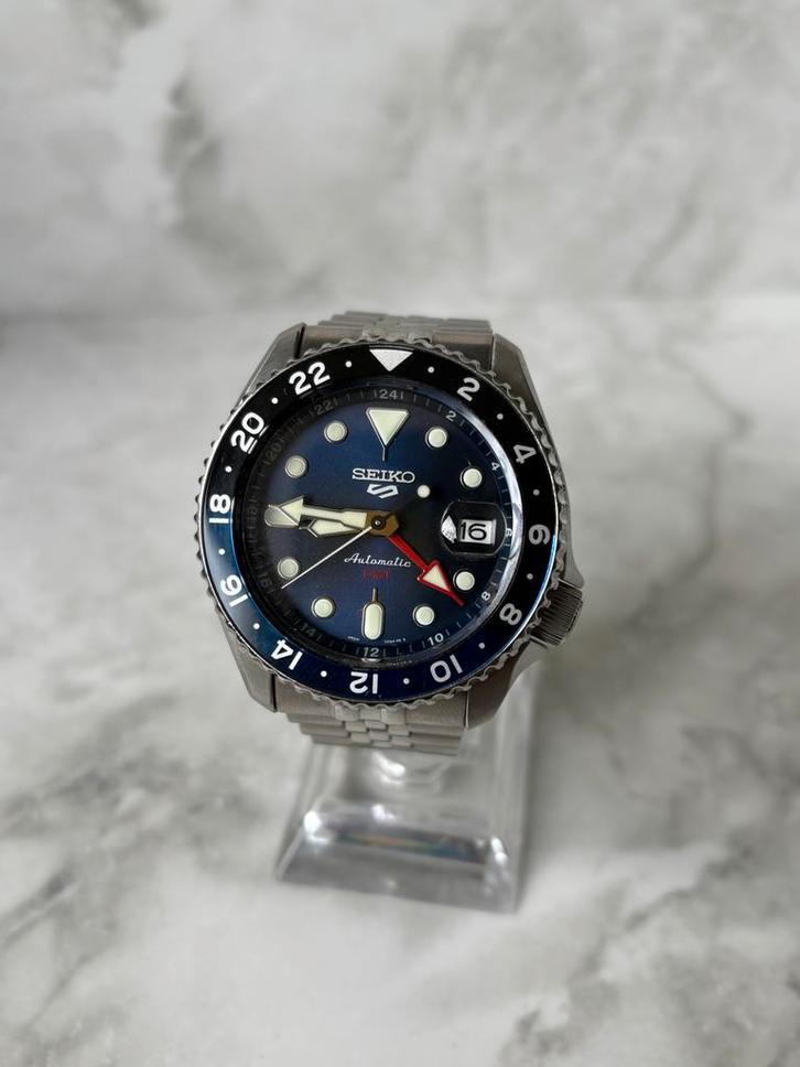 Seiko 5 sports GMT herenhorloge, Sieraden, Tassen en Uiterlijk, Horloges | Heren, Gebruikt, Polshorloge, Seiko, Staal, Staal, Ophalen of Verzenden