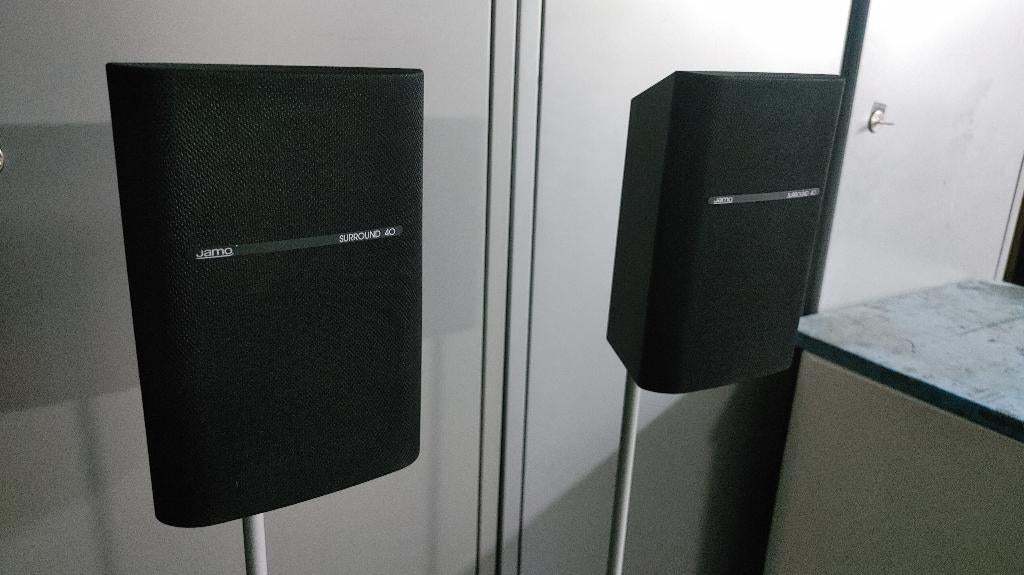 Jamo Surround 40 luidsprekers op vogel stand hoogte 110cm, Audio, Tv en Foto, Luidsprekers, Ophalen of Verzenden, Zo goed als nieuw