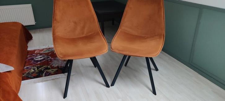 Twee mosterdgele eetkamerstoelen in nette staat, Huis en Inrichting, Stoelen, Ophalen