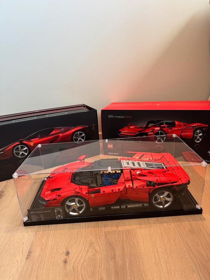 LEGO Technic Ferrari Daytona SP3 (42143) inclusief Display, Kinderen en Baby's, Speelgoed | Duplo en Lego, Zo goed als nieuw, Ophalen of Verzenden