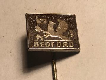 Metalen BEDFORD AUTOMERK Speld (Bruin/Metaalkleur). beschikbaar voor biedingen