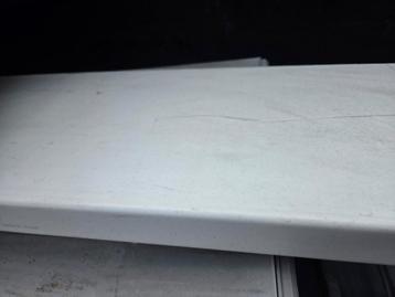 Kunststof vensterbank  beschikbaar voor biedingen