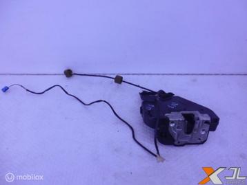 C-KLASSE W203 PORTIERSLOT DEURSLOT RA A2037300235 beschikbaar voor biedingen