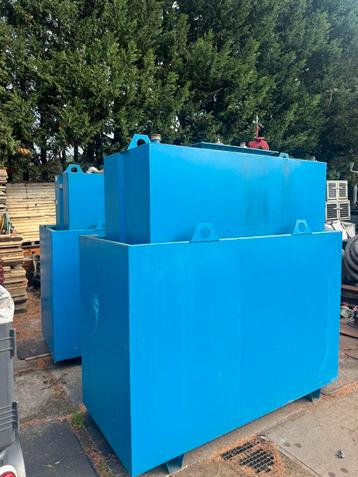 2x olietank 2700L met opvangbak beschikbaar voor biedingen