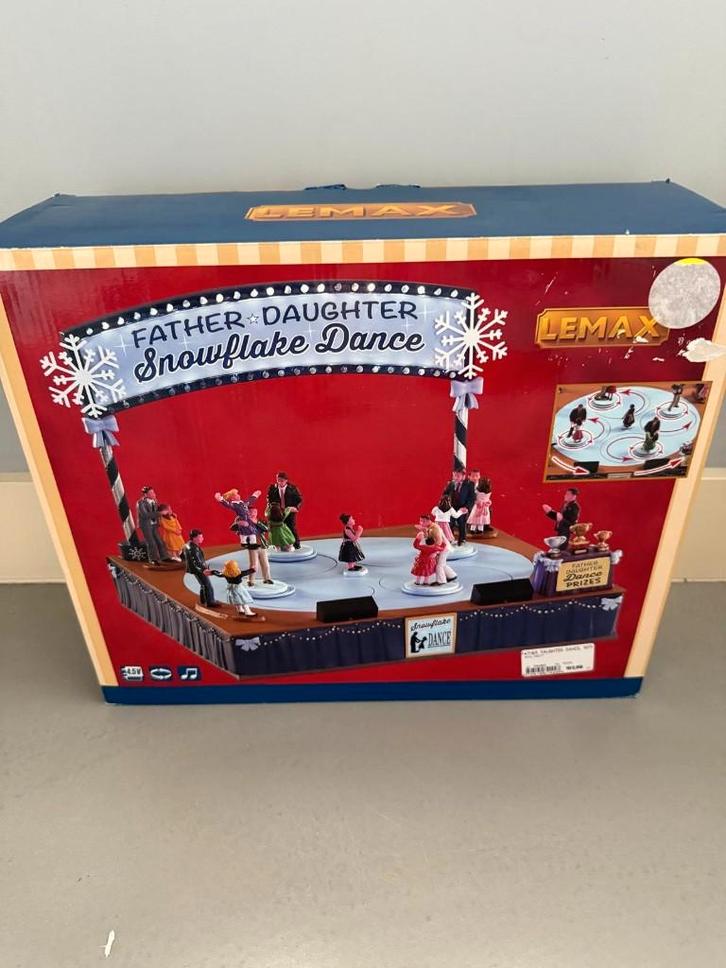 Father Daughter Dance Lemax, Diversen, Kerst, Ophalen of Verzenden