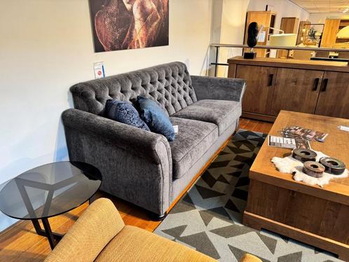 UrbanSofa Bank Calmont In Stof Santorini Graphite, Huis en Inrichting, Banken | Bankstellen, Nieuw, Rechte bank, Driepersoons