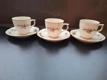 Rosenthal 3 Kopjes en Schotels met Rozenmotief beschikbaar voor biedingen