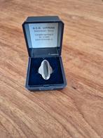 Vintage zilveren dames ring, Gebruikt, Ophalen of Verzenden, 17 tot 18, Met edelsteen