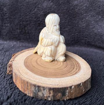 Netsuke beschikbaar voor biedingen