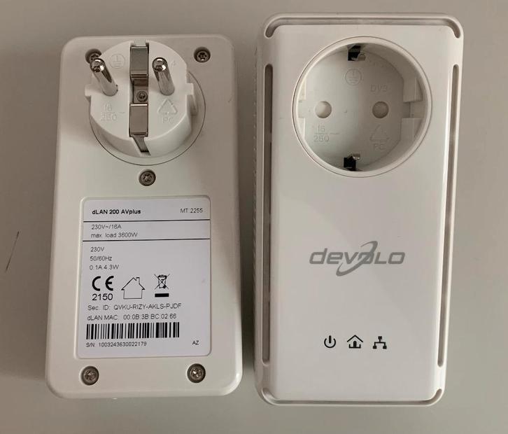 Te Koop 2x Devolo dLAN  200 adapters AVplus, Computers en Software, Powerlines, Zo goed als nieuw, Ophalen of Verzenden
