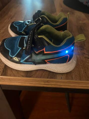 Mooie kinder schoenen met lichjes maat 25 beschikbaar voor biedingen