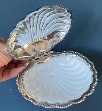 Vintage verzilverde boter- of kaviaarschelp beschikbaar voor biedingen