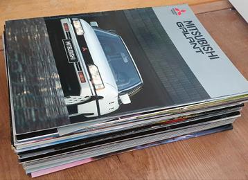 Stapel autofolders / brochures Mitsubishi beschikbaar voor biedingen