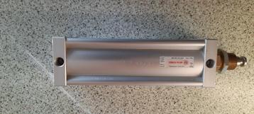 Metaltechnica pneumatische cilinder beschikbaar voor biedingen