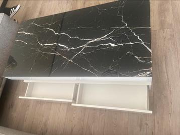 zware salon tafel beschikbaar voor biedingen