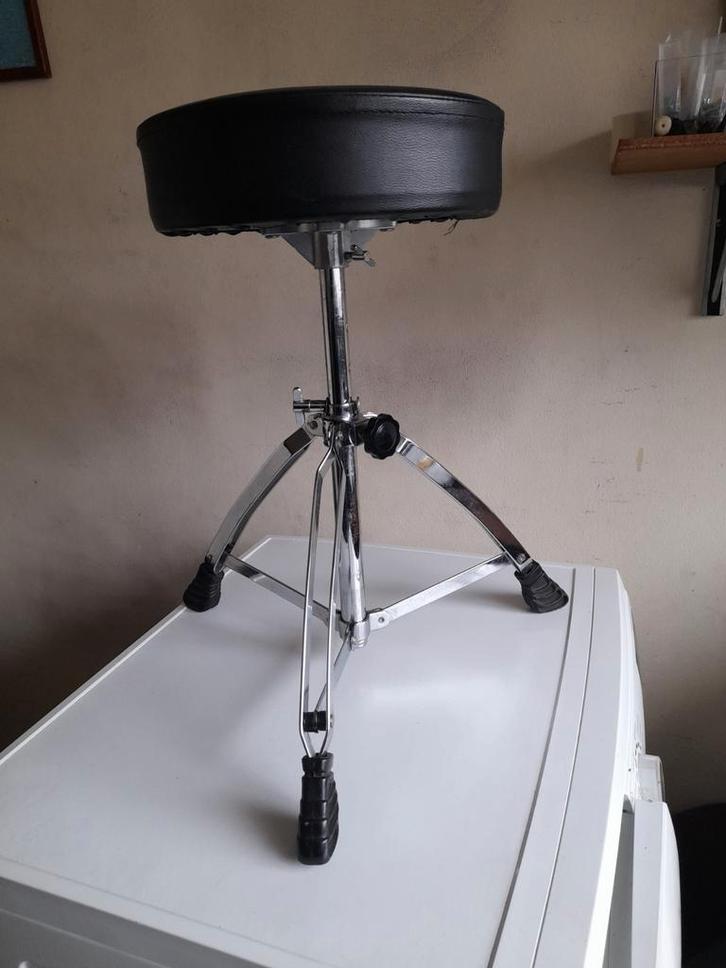 Prima drumkruk al voor 28 euro !!, Muziek en Instrumenten, Instrumenten | Toebehoren, Zo goed als nieuw, Drums of Percussie, Ophalen of Verzenden