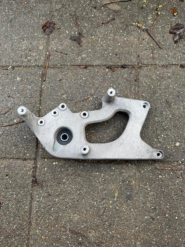 Piaggio medley euro 3/4 uitlaatbeugel, Ophalen of Verzenden