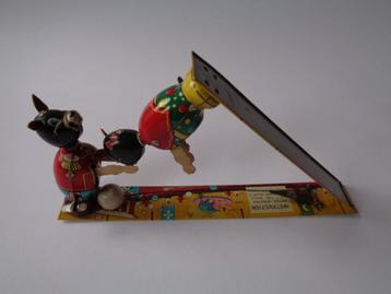 Oude blikken T.P.S. Rabbit and Bear Playing with Ball, Japan beschikbaar voor biedingen